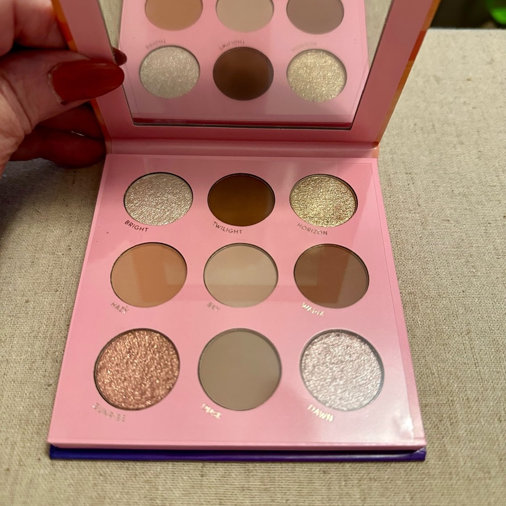 Jazmine Beauty Chasing Sunsets Eyeshadow Palette NEW